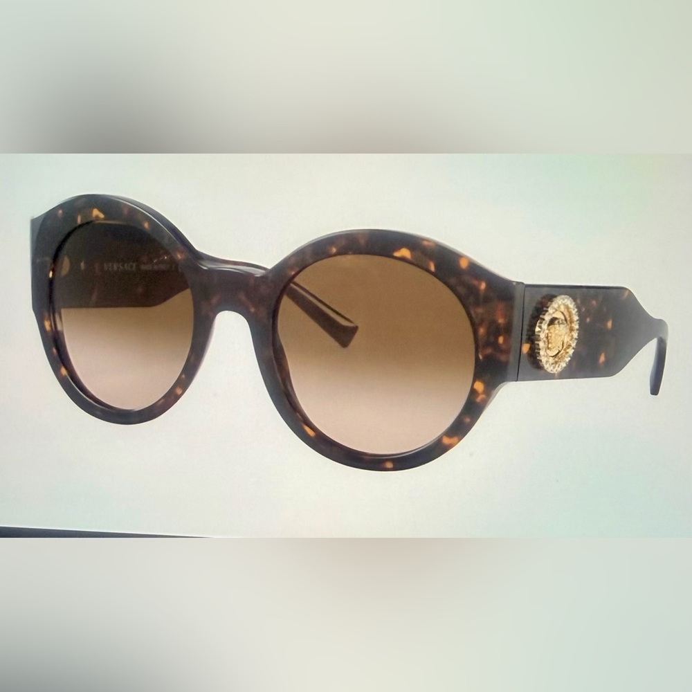 New Women’s Versace Sunglasses - Picture 3 of 8